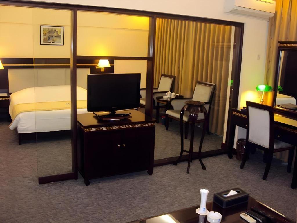 Huu Nghi Hotel Hải Phòng Extérieur photo